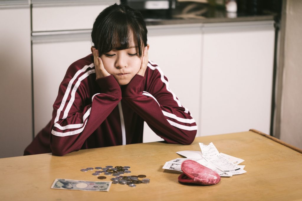 貧すれば鈍するの意味 生きていく上で大切な教訓が知れる言葉だった オトナのコクゴ 貧すれば鈍するの意味 生きていく上で大切な教訓が知れる言葉だった オトナのコクゴ
